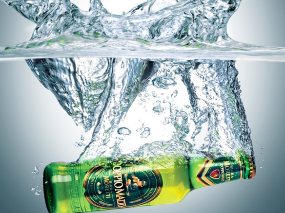 3D liquid fluid water splash with moretti beer bottle thumbnail